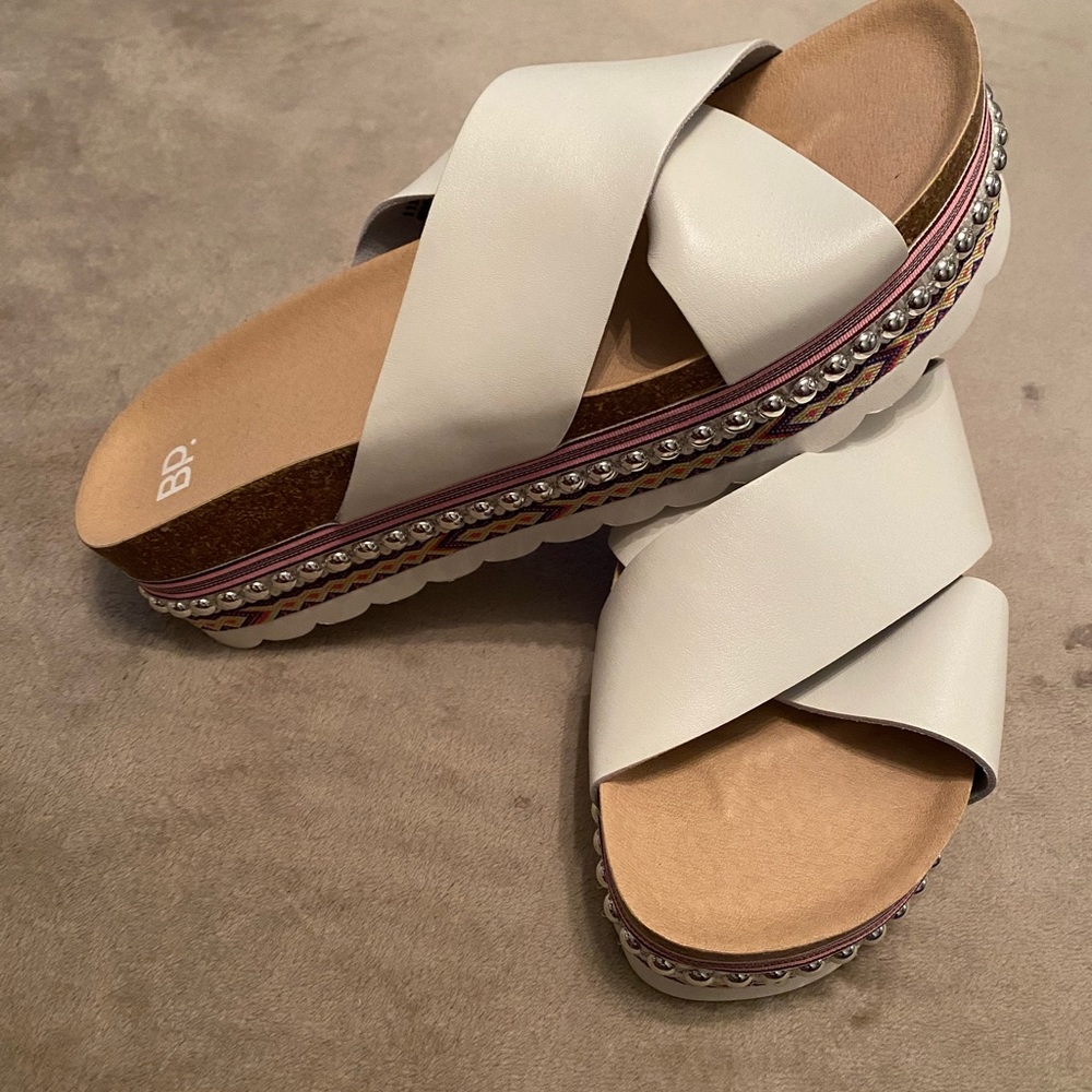 Beautiful Studded Womens Sandals Sz 11